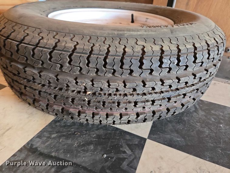 image for item EN8041 2001 Pace enclosed cargo trailer