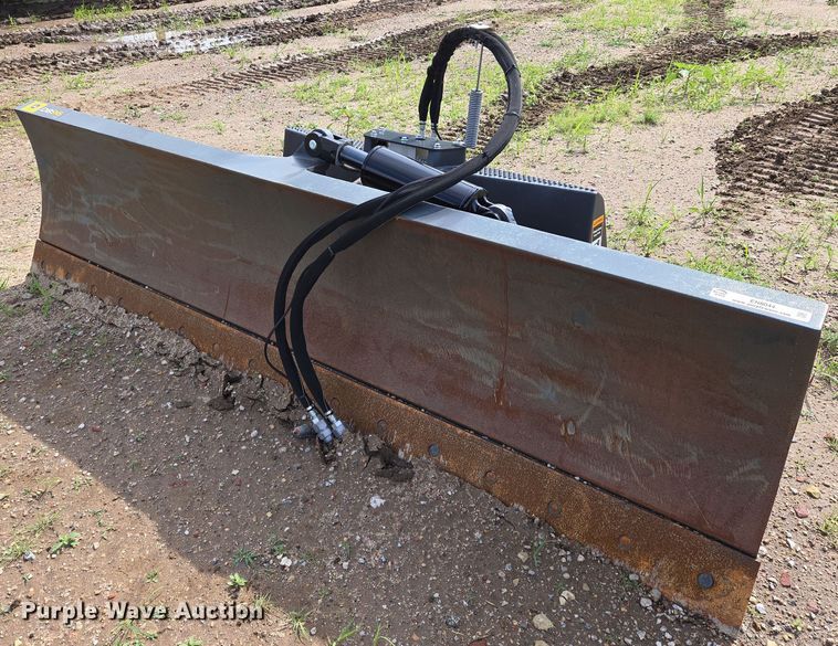 image for item EN8044 2014 John Deere DB96 skid steer dozer blade