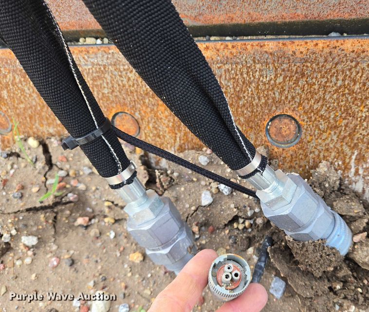 image for item EN8044 2014 John Deere DB96 skid steer dozer blade