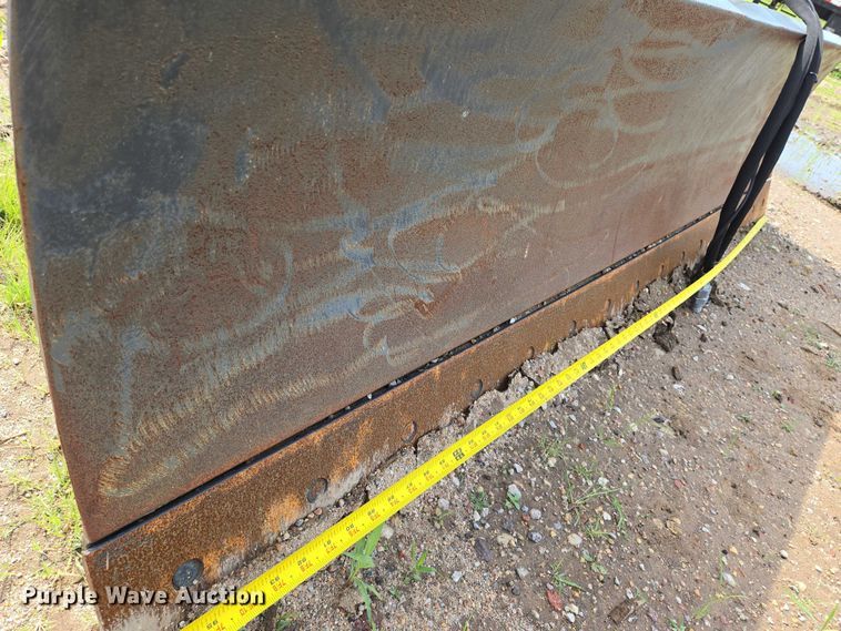 image for item EN8044 2014 John Deere DB96 skid steer dozer blade