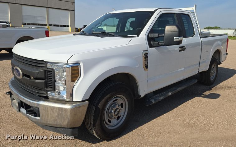 image for item EN8070 2019 Ford F250 Super Duty XL SuperCab pickup truck