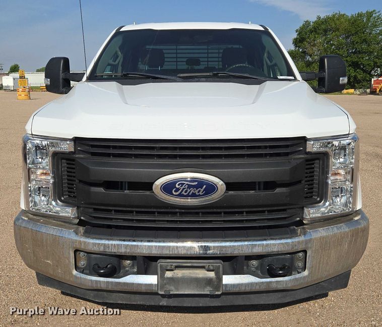 image for item EN8070 2019 Ford F250 Super Duty XL SuperCab pickup truck