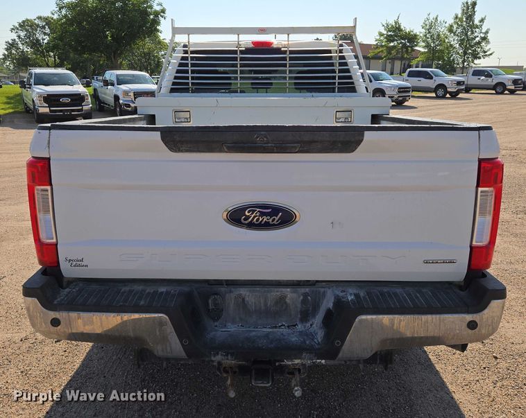 image for item EN8070 2019 Ford F250 Super Duty XL SuperCab pickup truck