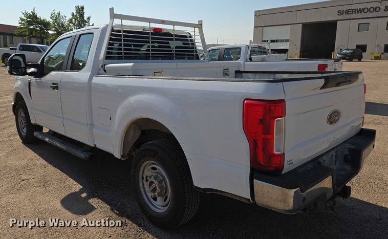 image for item EN8070 2019 Ford F250 Super Duty XL SuperCab pickup truck