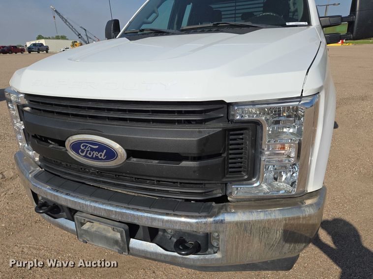 image for item EN8070 2019 Ford F250 Super Duty XL SuperCab pickup truck