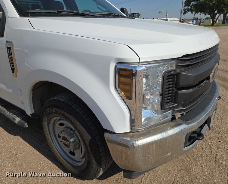 image for item EN8070 2019 Ford F250 Super Duty XL SuperCab pickup truck