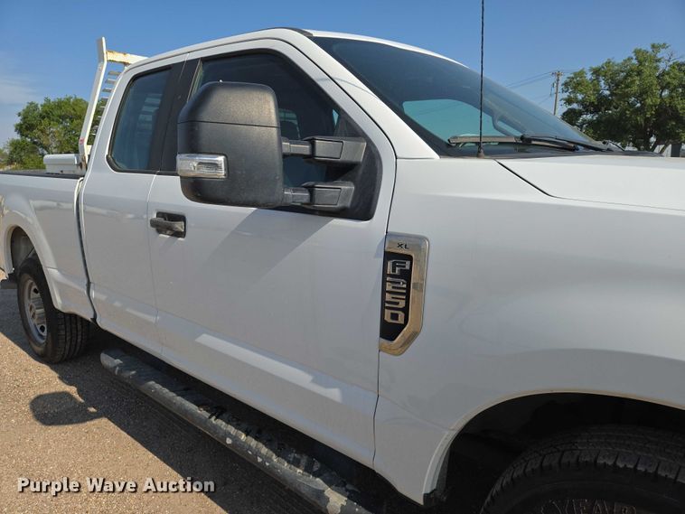 image for item EN8070 2019 Ford F250 Super Duty XL SuperCab pickup truck