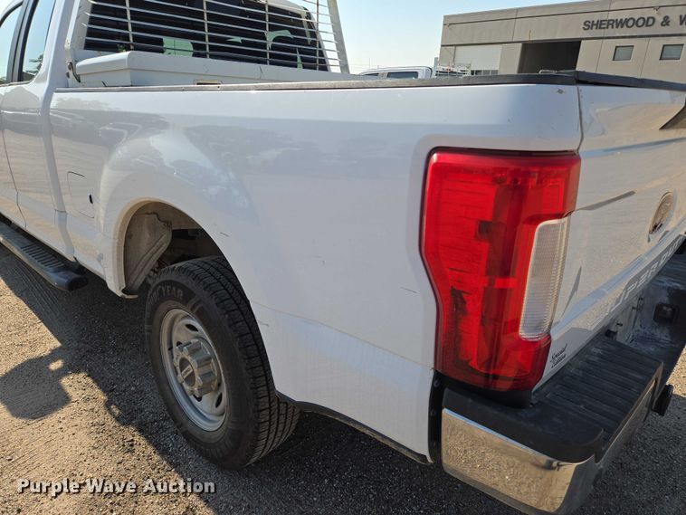 image for item EN8070 2019 Ford F250 Super Duty XL SuperCab pickup truck