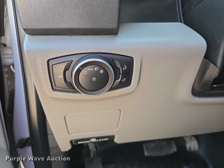 image for item EN8070 2019 Ford F250 Super Duty XL SuperCab pickup truck