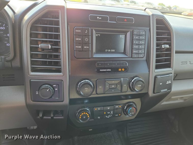 image for item EN8070 2019 Ford F250 Super Duty XL SuperCab pickup truck