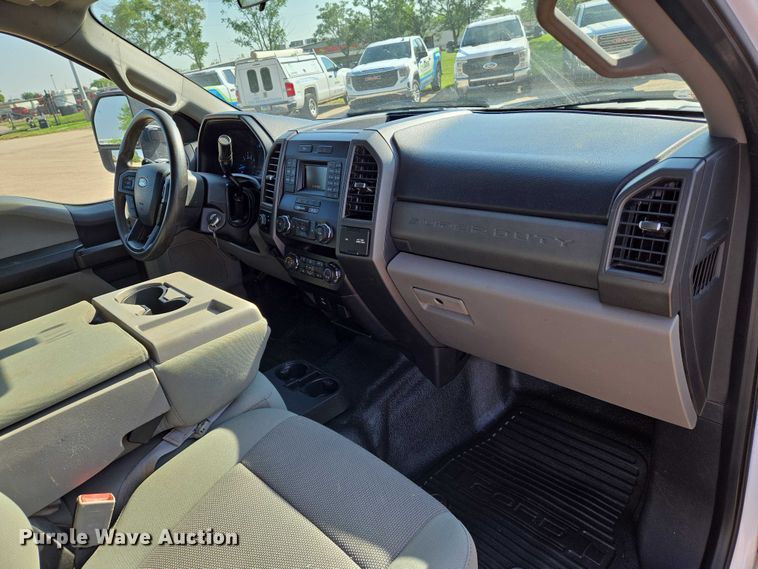 image for item EN8070 2019 Ford F250 Super Duty XL SuperCab pickup truck