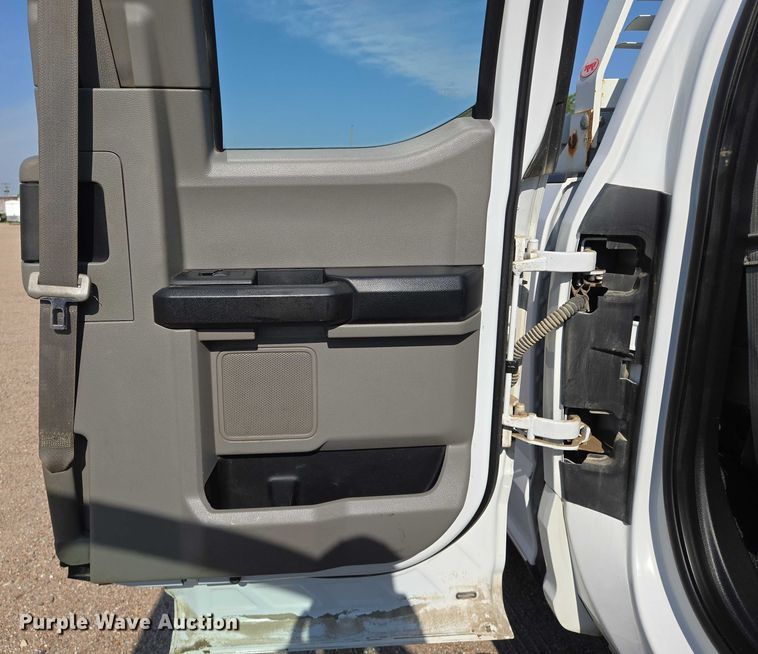 image for item EN8070 2019 Ford F250 Super Duty XL SuperCab pickup truck