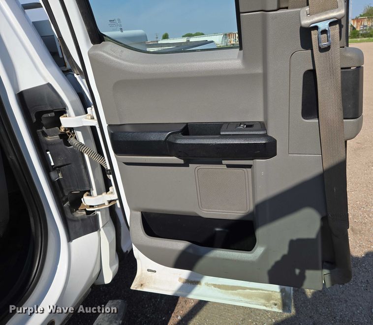 image for item EN8070 2019 Ford F250 Super Duty XL SuperCab pickup truck