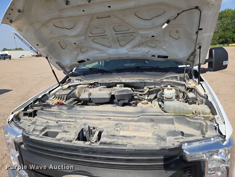 image for item EN8070 2019 Ford F250 Super Duty XL SuperCab pickup truck