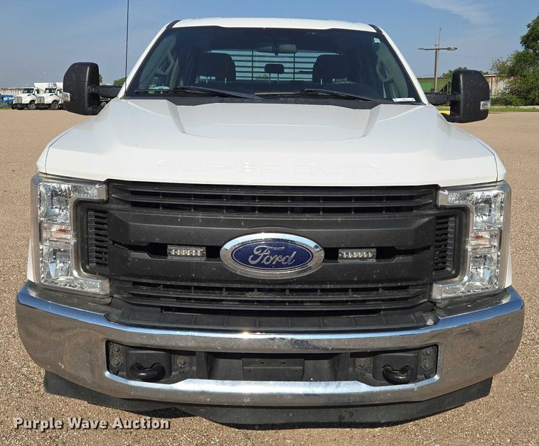 image for item EN8071 2019 Ford F250 Super Duty XL Crew Cab pickup truck
