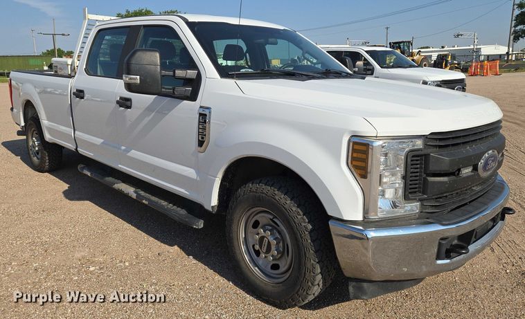 image for item EN8071 2019 Ford F250 Super Duty XL Crew Cab pickup truck