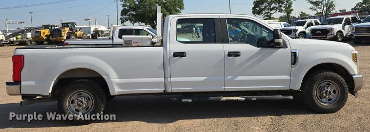 image for item EN8071 2019 Ford F250 Super Duty XL Crew Cab pickup truck