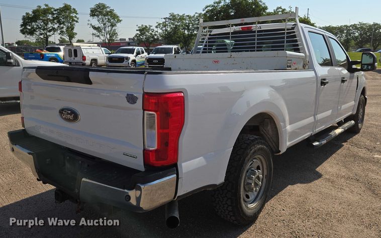 image for item EN8071 2019 Ford F250 Super Duty XL Crew Cab pickup truck