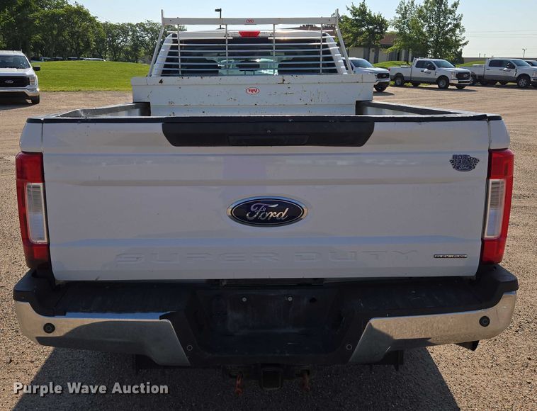 image for item EN8071 2019 Ford F250 Super Duty XL Crew Cab pickup truck