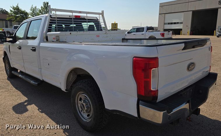 image for item EN8071 2019 Ford F250 Super Duty XL Crew Cab pickup truck