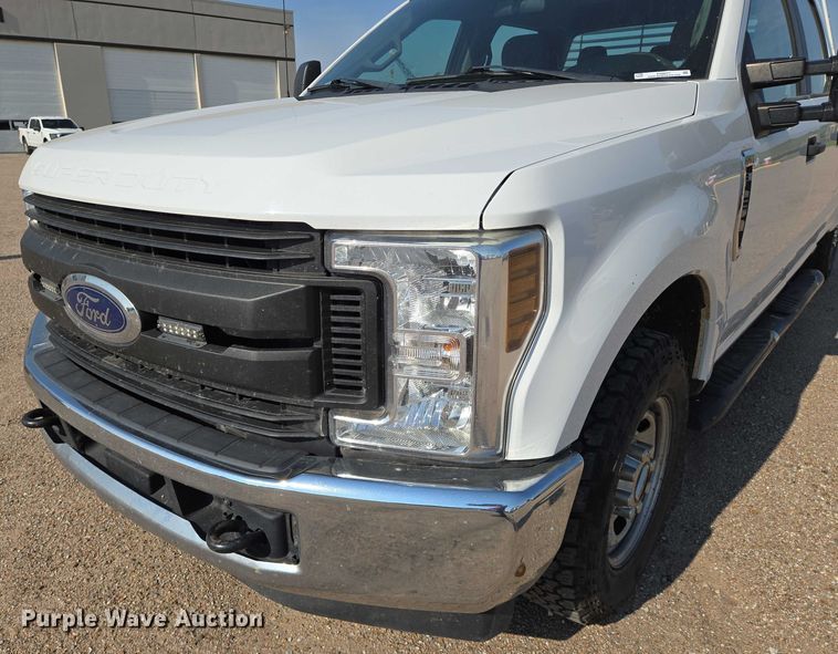 image for item EN8071 2019 Ford F250 Super Duty XL Crew Cab pickup truck