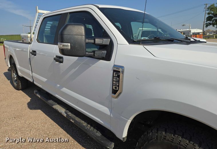 image for item EN8071 2019 Ford F250 Super Duty XL Crew Cab pickup truck
