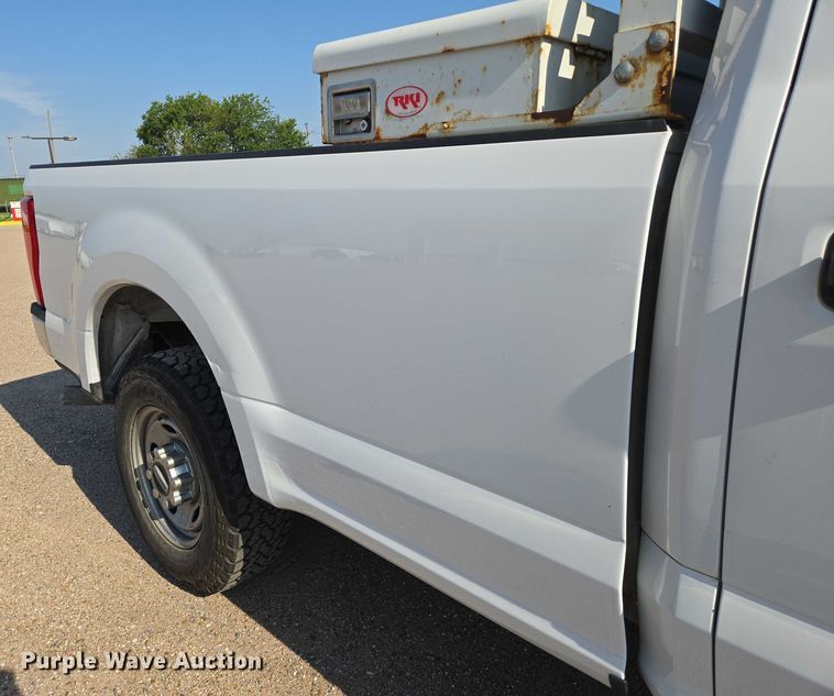 image for item EN8071 2019 Ford F250 Super Duty XL Crew Cab pickup truck