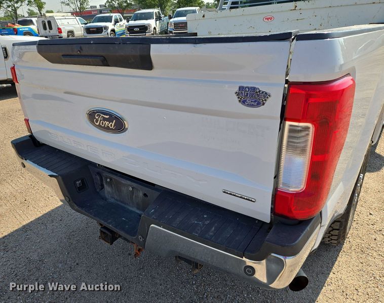 image for item EN8071 2019 Ford F250 Super Duty XL Crew Cab pickup truck