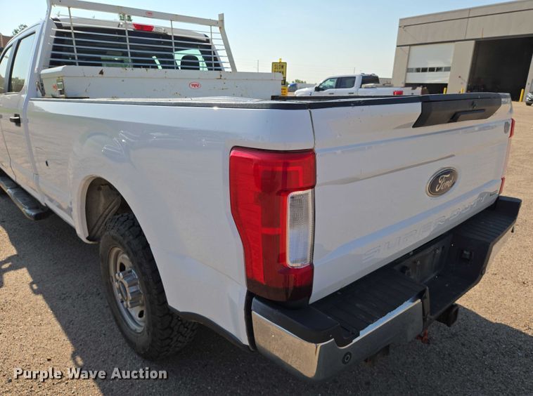 image for item EN8071 2019 Ford F250 Super Duty XL Crew Cab pickup truck