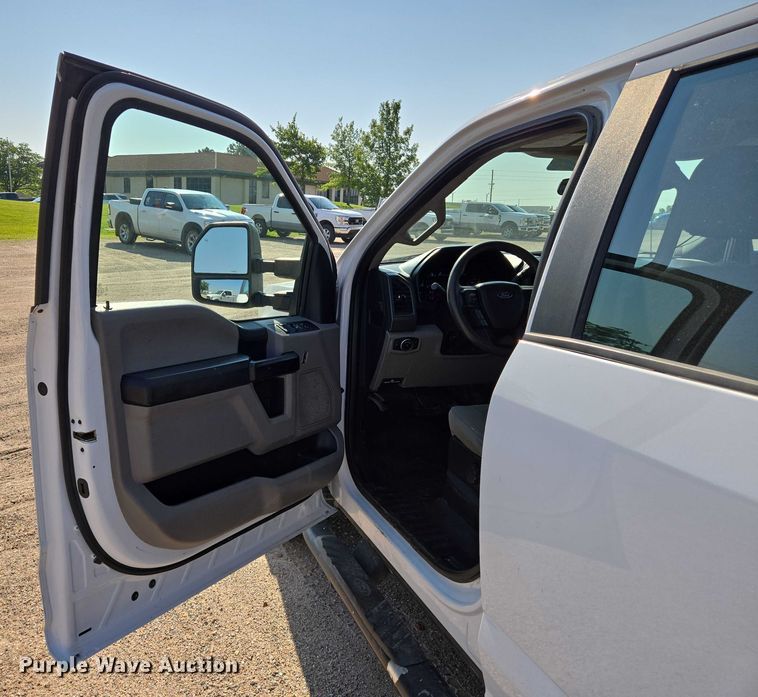 image for item EN8071 2019 Ford F250 Super Duty XL Crew Cab pickup truck