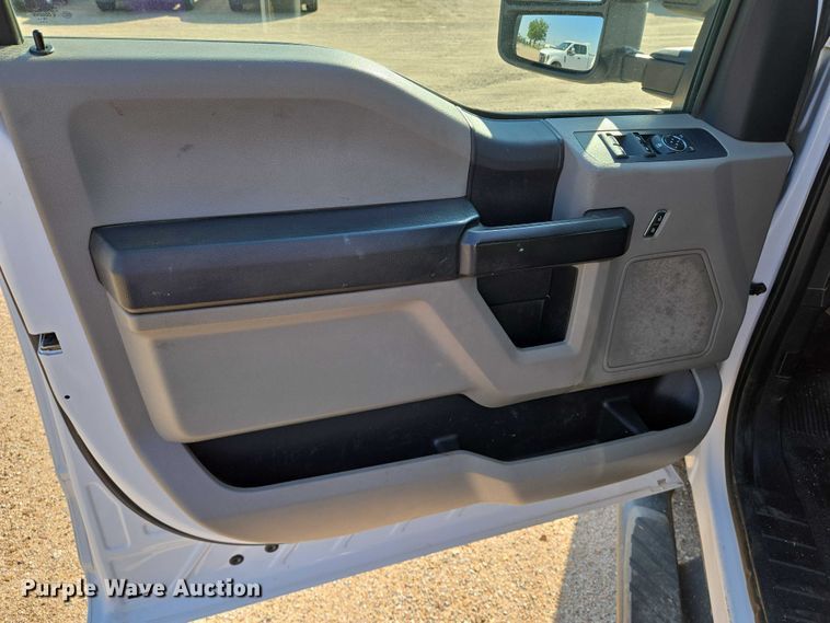 image for item EN8071 2019 Ford F250 Super Duty XL Crew Cab pickup truck