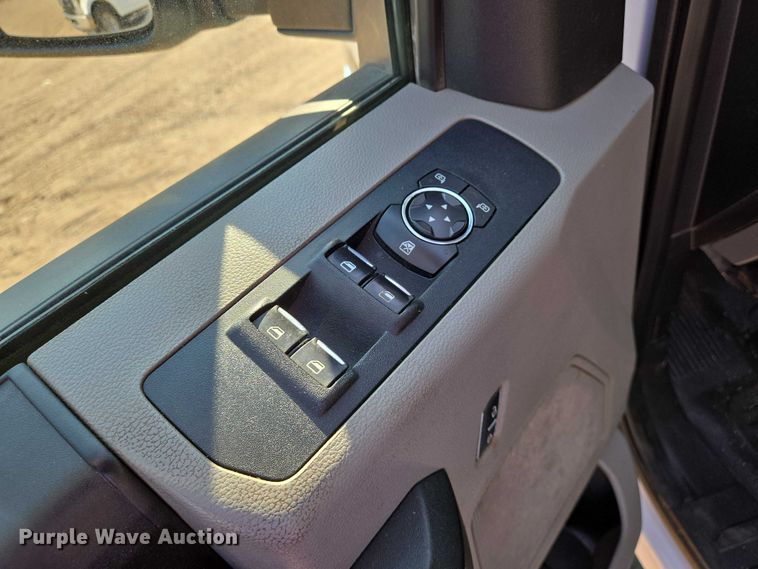 image for item EN8071 2019 Ford F250 Super Duty XL Crew Cab pickup truck