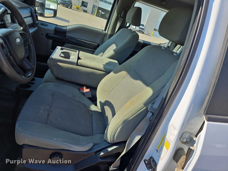 image for item EN8071 2019 Ford F250 Super Duty XL Crew Cab pickup truck