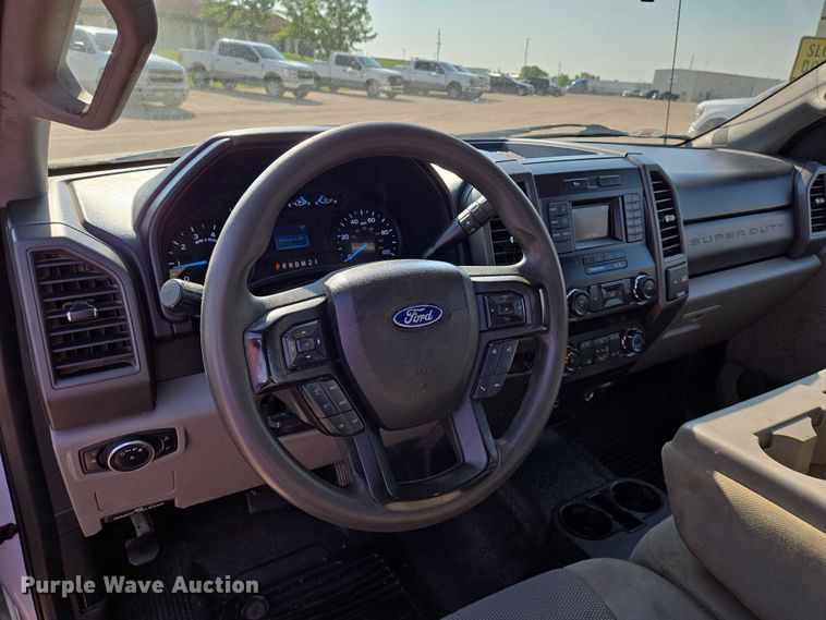 image for item EN8071 2019 Ford F250 Super Duty XL Crew Cab pickup truck