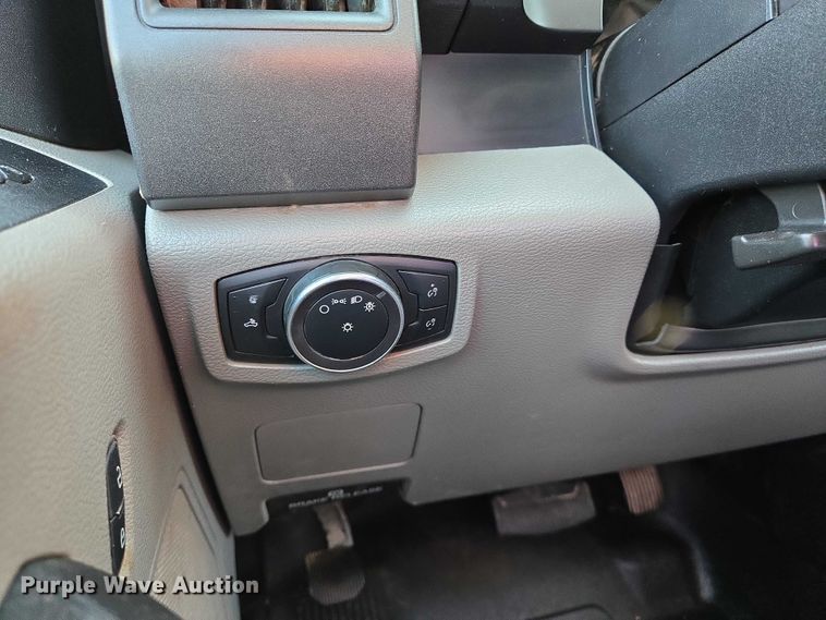 image for item EN8071 2019 Ford F250 Super Duty XL Crew Cab pickup truck