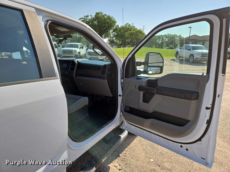 image for item EN8071 2019 Ford F250 Super Duty XL Crew Cab pickup truck