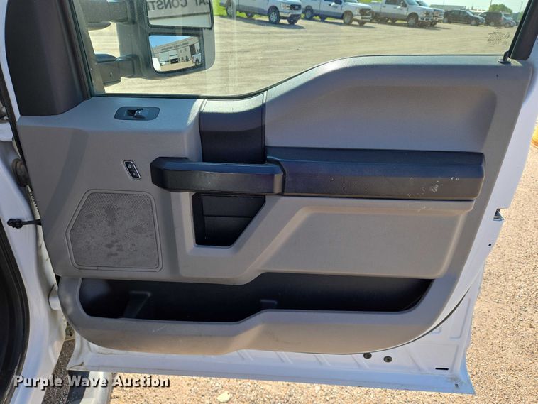 image for item EN8071 2019 Ford F250 Super Duty XL Crew Cab pickup truck