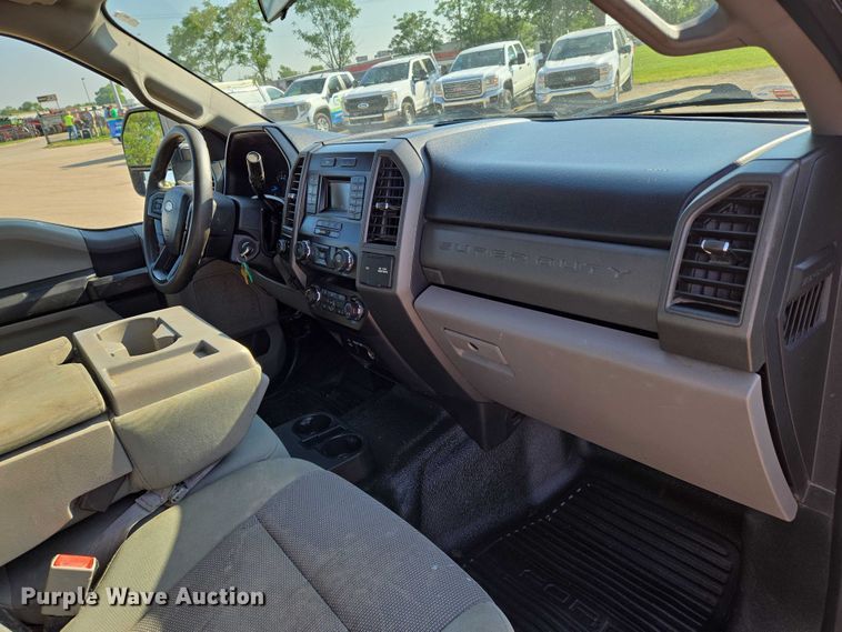 image for item EN8071 2019 Ford F250 Super Duty XL Crew Cab pickup truck