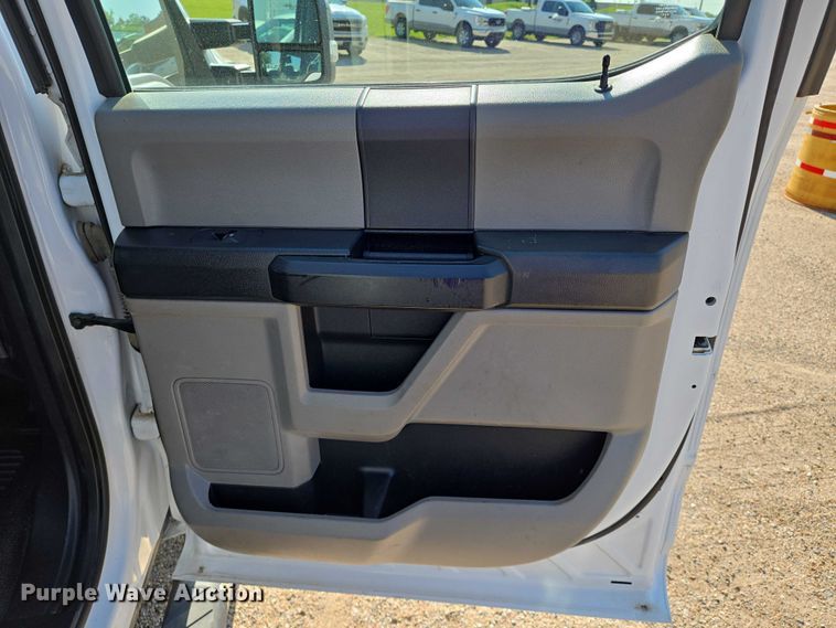 image for item EN8071 2019 Ford F250 Super Duty XL Crew Cab pickup truck