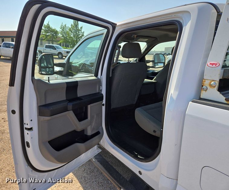 image for item EN8071 2019 Ford F250 Super Duty XL Crew Cab pickup truck