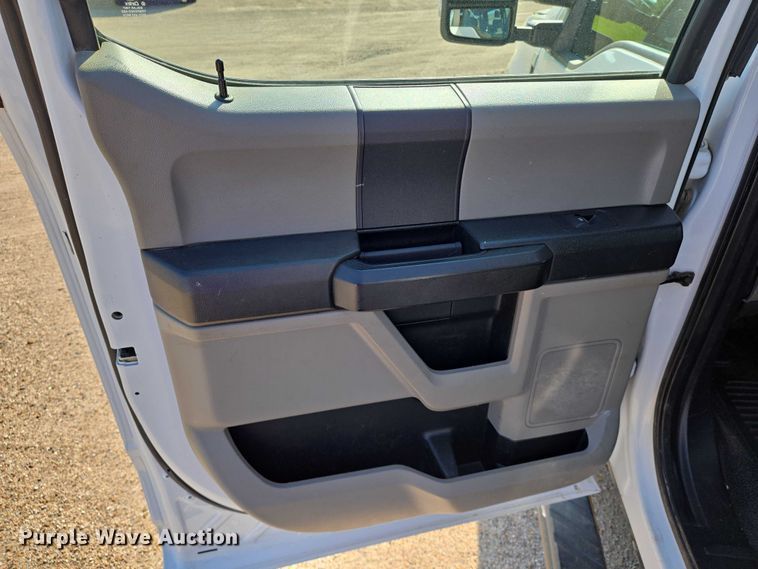 image for item EN8071 2019 Ford F250 Super Duty XL Crew Cab pickup truck