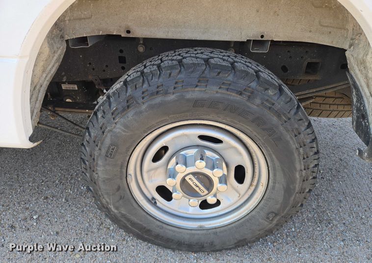 image for item EN8071 2019 Ford F250 Super Duty XL Crew Cab pickup truck