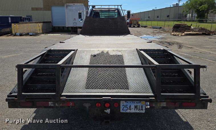 image for item EO0838 2000 Chevrolet C6500 flatbed truck