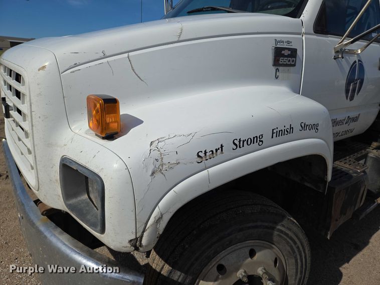 image for item EO0838 2000 Chevrolet C6500 flatbed truck