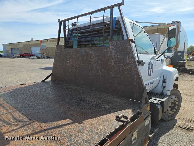 image for item EO0838 2000 Chevrolet C6500 flatbed truck