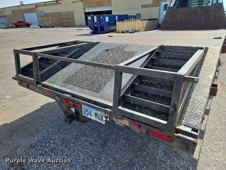 image for item EO0838 2000 Chevrolet C6500 flatbed truck