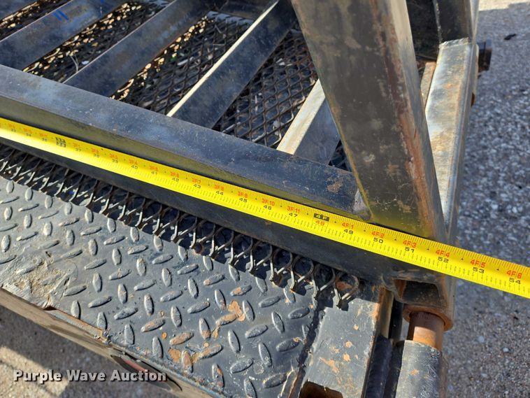 image for item EO0838 2000 Chevrolet C6500 flatbed truck