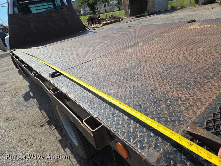 image for item EO0838 2000 Chevrolet C6500 flatbed truck