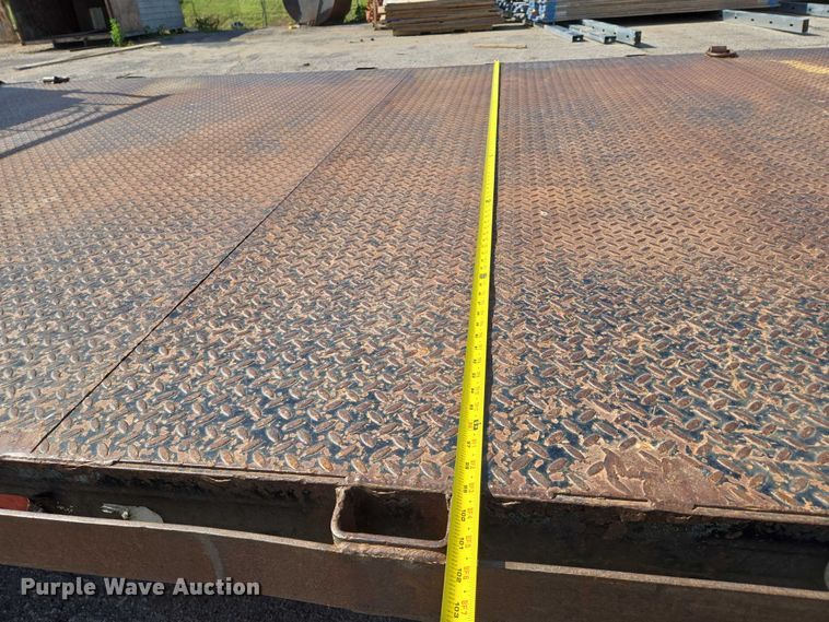 image for item EO0838 2000 Chevrolet C6500 flatbed truck