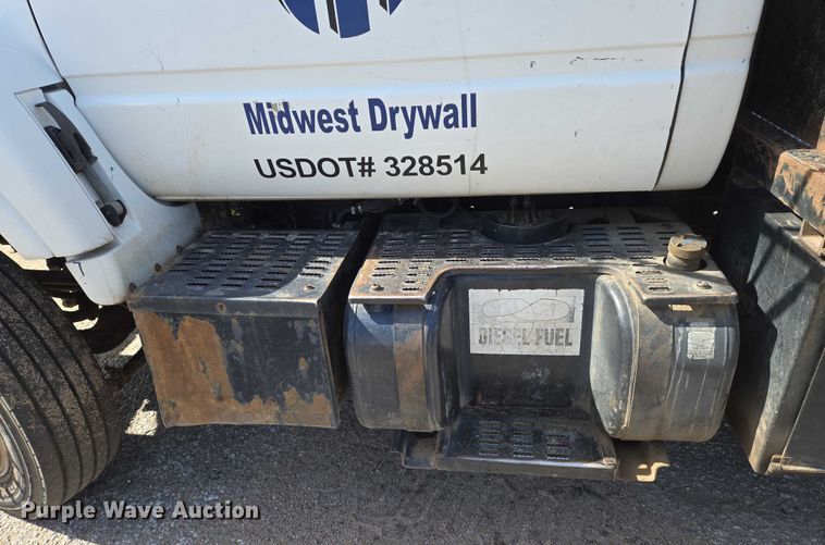 image for item EO0838 2000 Chevrolet C6500 flatbed truck